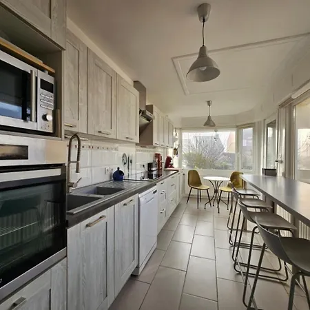 Maison Familiale De *