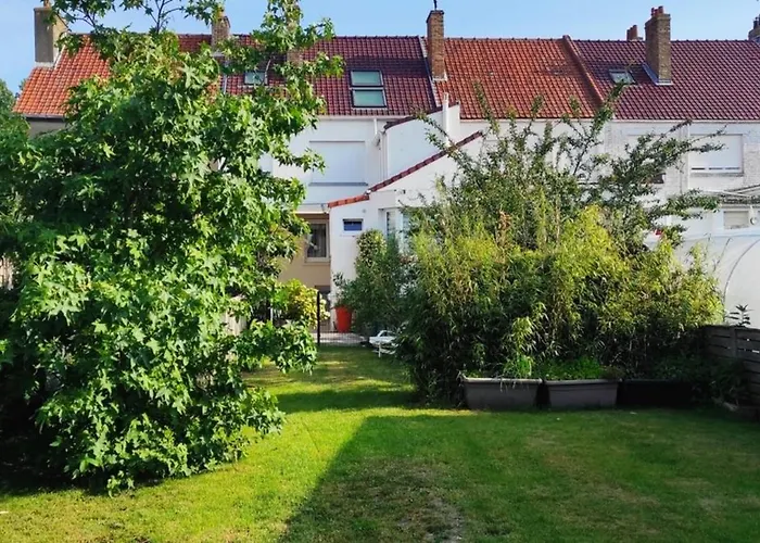 Maison Familiale De *